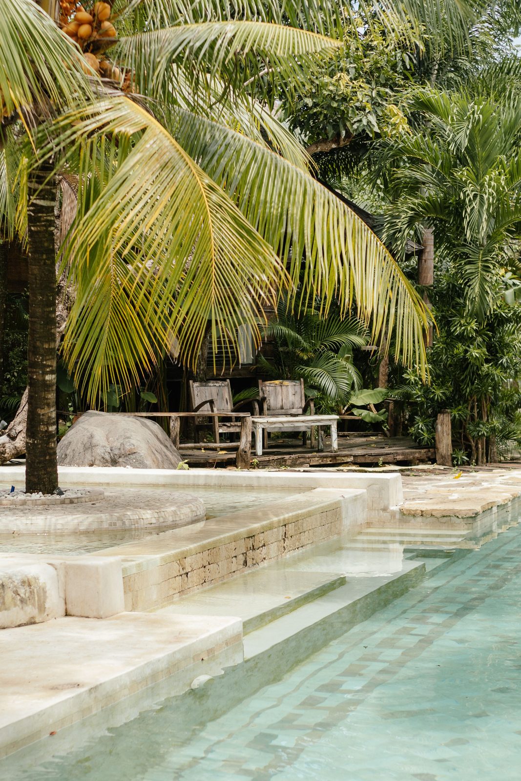 Le guide de survie de l'entretien de piscine : combien de temps y passez-vous vraiment ?
